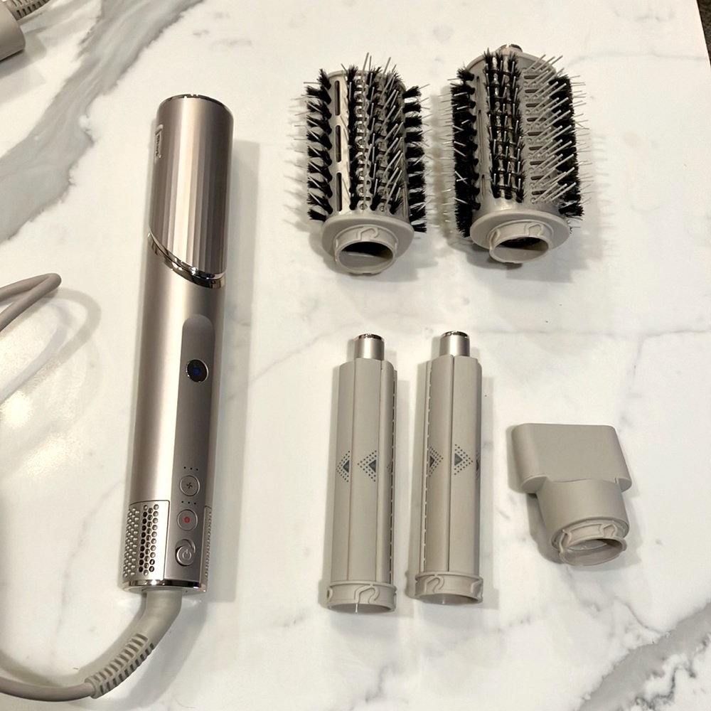 Shark flex style hair dryer. Dyson dupe!